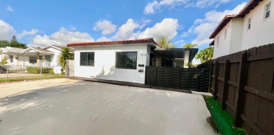 Коммерческая недвижимость в Майами, Флорида 217.67м2 № 2023394