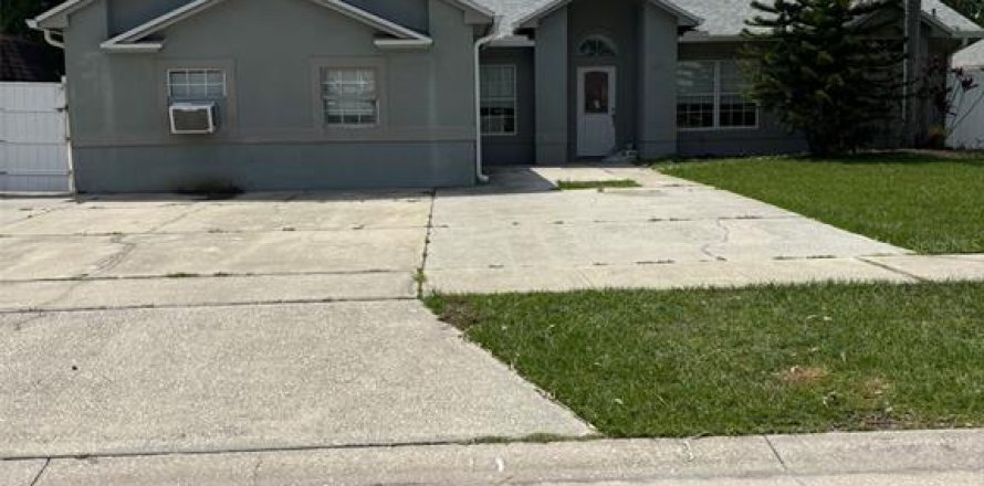 Casa en Kissimmee, Florida 3 dormitorios, 145.48 m2 № 1743220