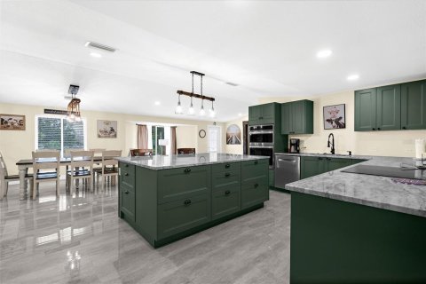 Casa en venta en Bradenton, Florida, 5 dormitorios, 293.2 m2 № 1916816 - foto 10