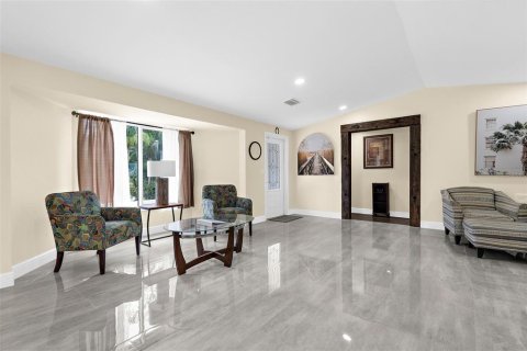 Casa en venta en Bradenton, Florida, 5 dormitorios, 293.2 m2 № 1916816 - foto 12