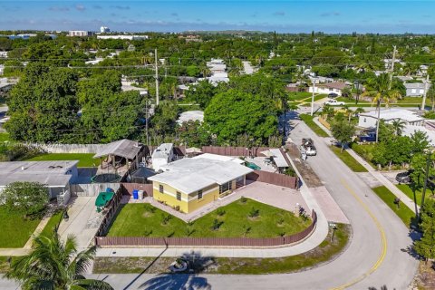 Villa ou maison à louer à Pompano Beach, Floride: 3 chambres, 106.84 m2 № 1941358 - photo 1