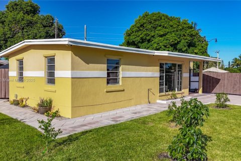 Villa ou maison à louer à Pompano Beach, Floride: 3 chambres, 106.84 m2 № 1941358 - photo 3