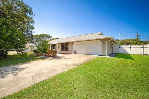 Casa en venta en St. Lucie, Florida, 2 dormitorios, 93.65 m2 № 1957400 - foto 1