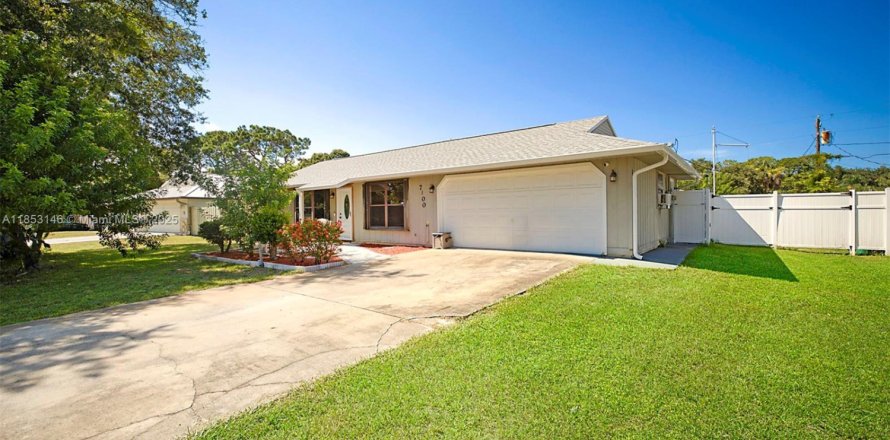 Casa en St. Lucie, Florida 2 dormitorios, 93.65 m2 № 1957400