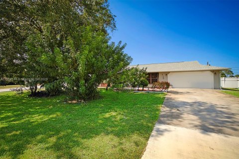 Casa en venta en St. Lucie, Florida, 2 dormitorios, 93.65 m2 № 1957400 - foto 2