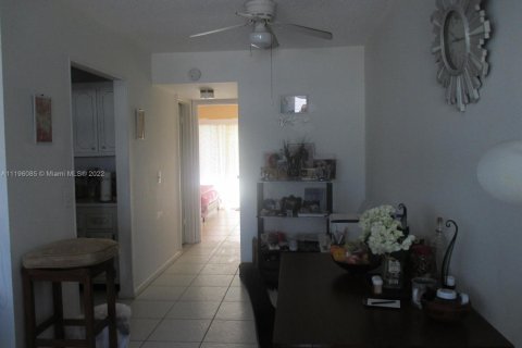 Condo in West Palm Beach, Florida, 1 bedroom № 2079525 - photo 4