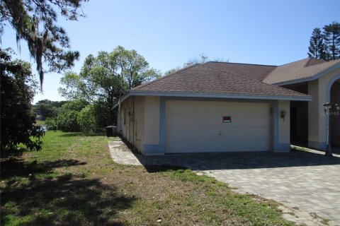 Casa en venta en New Port Richey, Florida, 3 dormitorios, 216.46 m2 № 2117002 - foto 3