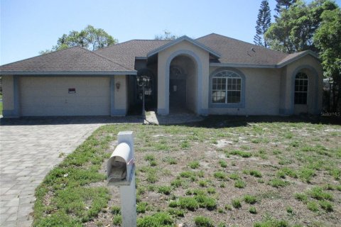 House in New Port Richey, Florida 3 bedrooms, 216.46 sq.m. № 2117002