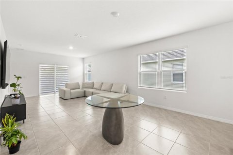 House in Davenport, Florida 3 bedrooms, 150.97 sq.m. № 2211640 - photo 15