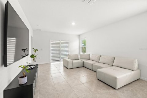 House in Davenport, Florida 3 bedrooms, 150.97 sq.m. № 2211640 - photo 4