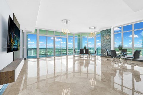 Condo in Hollywood, Florida, 3 bedrooms  № 1882220 - photo 1