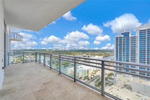 Condo in Hollywood, Florida, 3 bedrooms  № 1882220 - photo 18