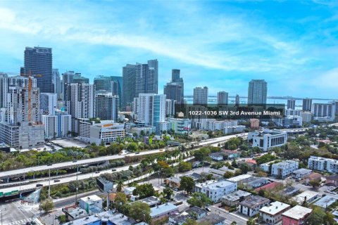 Propiedad comercial en venta en Miami, Florida № 1965024 - foto 2