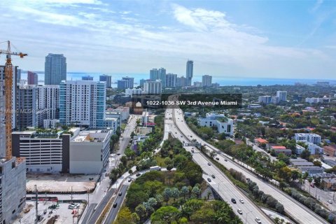 Propiedad comercial en venta en Miami, Florida № 1965024 - foto 3