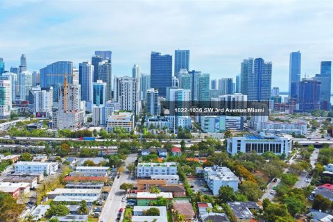 Propiedad comercial en venta en Miami, Florida № 1965024 - foto 1