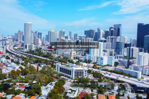 Propiedad comercial en venta en Miami, Florida № 1965024 - foto 12