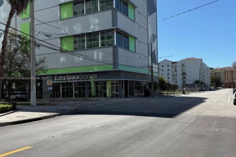 Propiedad comercial en venta en Miami, Florida № 1965024 - foto 8