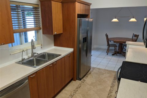 Villa ou maison à louer à Hollywood, Floride: 2 chambres, 104.52 m2 № 1975418 - photo 5