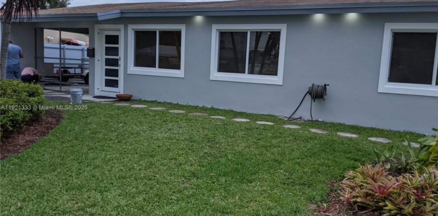 Villa ou maison à Hollywood, Floride 2 chambres, 104.52 m2 № 1975418