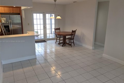 Villa ou maison à louer à Hollywood, Floride: 2 chambres, 104.52 m2 № 1975418 - photo 7