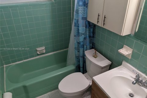 Villa ou maison à louer à Hollywood, Floride: 2 chambres, 104.52 m2 № 1975418 - photo 17