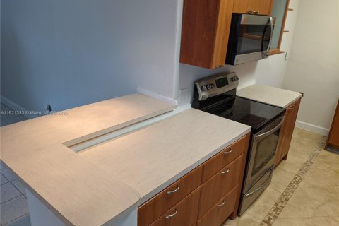 Villa ou maison à louer à Hollywood, Floride: 2 chambres, 104.52 m2 № 1975418 - photo 6