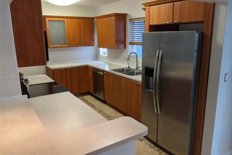 Villa ou maison à louer à Hollywood, Floride: 2 chambres, 104.52 m2 № 1975418 - photo 3