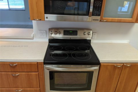 Villa ou maison à louer à Hollywood, Floride: 2 chambres, 104.52 m2 № 1975418 - photo 4