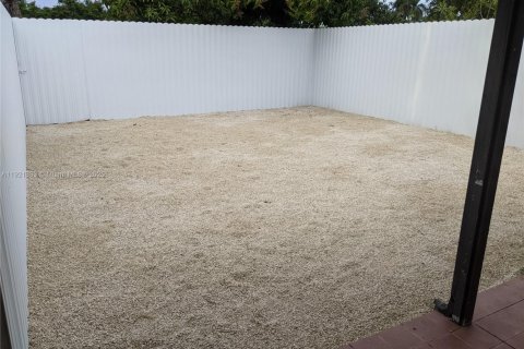 Villa ou maison à louer à Hollywood, Floride: 2 chambres, 104.52 m2 № 1975418 - photo 8