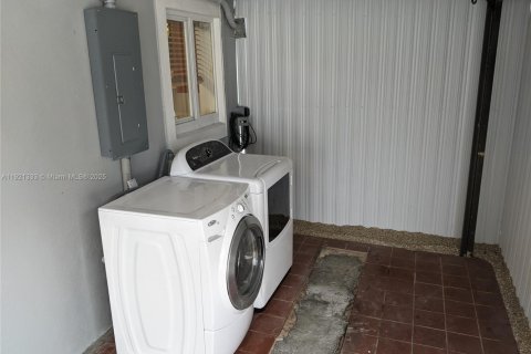 Villa ou maison à louer à Hollywood, Floride: 2 chambres, 104.52 m2 № 1975418 - photo 13