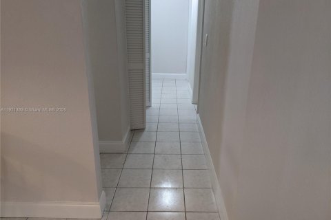 Villa ou maison à louer à Hollywood, Floride: 2 chambres, 104.52 m2 № 1975418 - photo 16