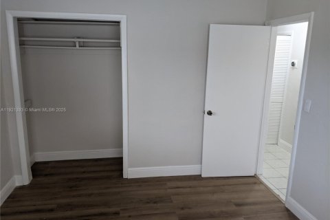 Villa ou maison à louer à Hollywood, Floride: 2 chambres, 104.52 m2 № 1975418 - photo 20