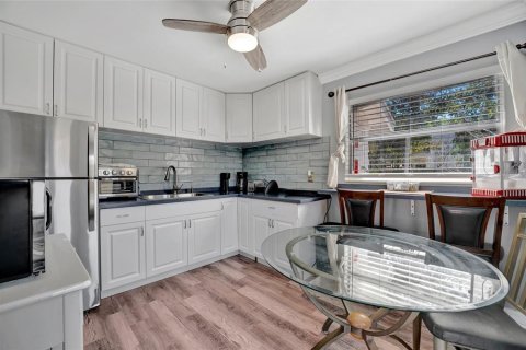 Immobilier commercial à vendre à Sarasota, Floride: 60.39 m2 № 1582425 - photo 12