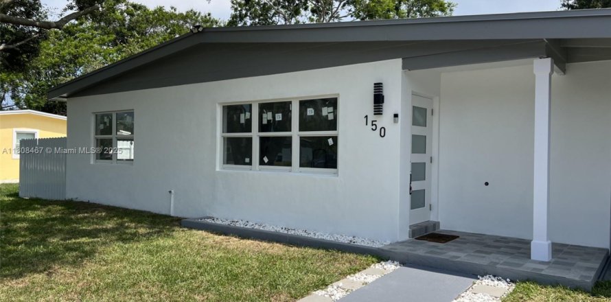 House in Port St. Lucie, Florida 2 bedrooms, 73.39 sq.m. № 1748050