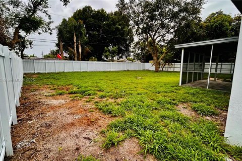 House in Port St. Lucie, Florida 2 bedrooms, 73.39 sq.m. № 1748050 - photo 8