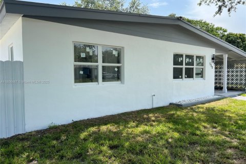 House in Port St. Lucie, Florida 2 bedrooms, 73.39 sq.m. № 1748050 - photo 3