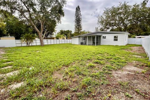 House in Port St. Lucie, Florida 2 bedrooms, 73.39 sq.m. № 1748050 - photo 7