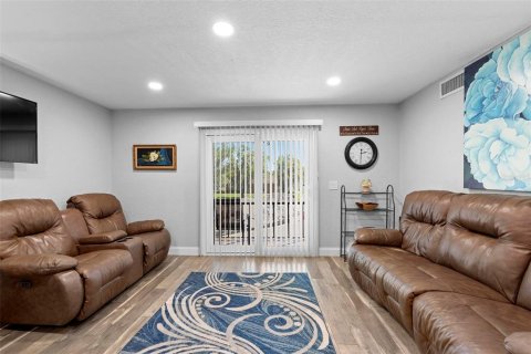 Condominio en venta en Astor, Florida, 2 dormitorios, 77.29 m2 № 1723573 - foto 9