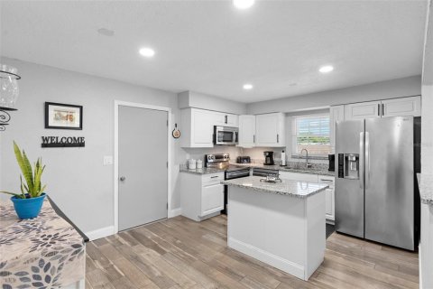 Condominio en venta en Astor, Florida, 2 dormitorios, 77.29 m2 № 1723573 - foto 6