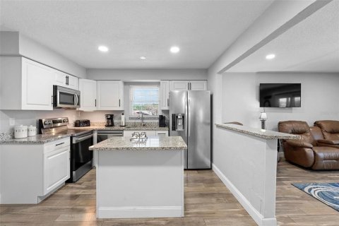 Condominio en venta en Astor, Florida, 2 dormitorios, 77.29 m2 № 1723573 - foto 5