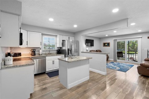 Condominio en venta en Astor, Florida, 2 dormitorios, 77.29 m2 № 1723573 - foto 4