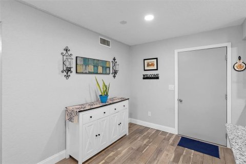 Condominio en venta en Astor, Florida, 2 dormitorios, 77.29 m2 № 1723573 - foto 7