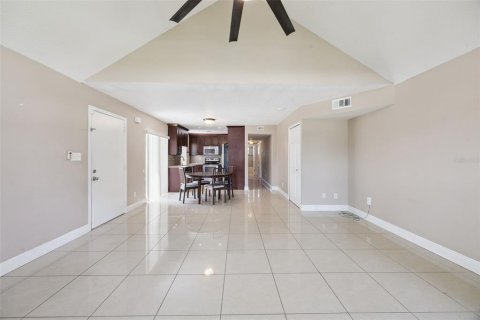 Copropriété à louer à Kissimmee, Floride: 3 chambres, 116.13 m2 № 2385653 - photo 12