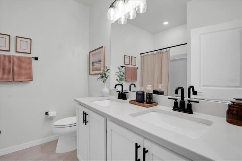 House in Zephyrhills, Florida 4 bedrooms, 184.23 sq.m. № 2120669 - photo 19