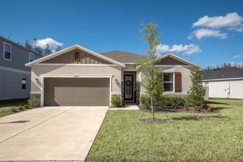House in Zephyrhills, Florida 4 bedrooms, 184.23 sq.m. № 2120669 - photo 2