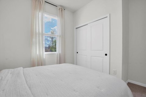 House in Zephyrhills, Florida 4 bedrooms, 184.23 sq.m. № 2120669 - photo 18