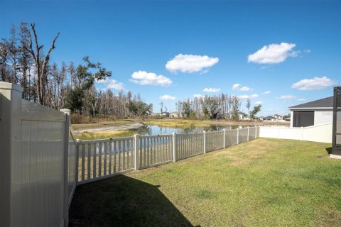 House in Zephyrhills, Florida 4 bedrooms, 184.23 sq.m. № 2120669 - photo 30