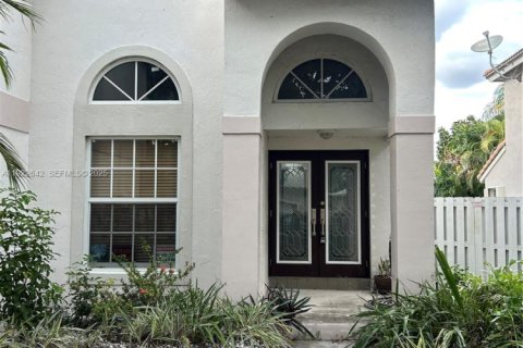 Villa ou maison à vendre à Sunrise, Floride: 3 chambres, 195 m2 № 1976879 - photo 2