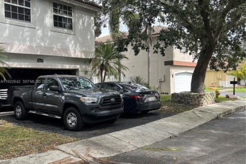 Villa ou maison à vendre à Sunrise, Floride: 3 chambres, 195 m2 № 1976879 - photo 3
