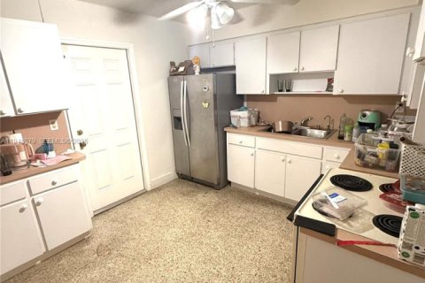 Immobilier commercial à vendre à Miami, Floride: 167.78 m2 № 2004081 - photo 4